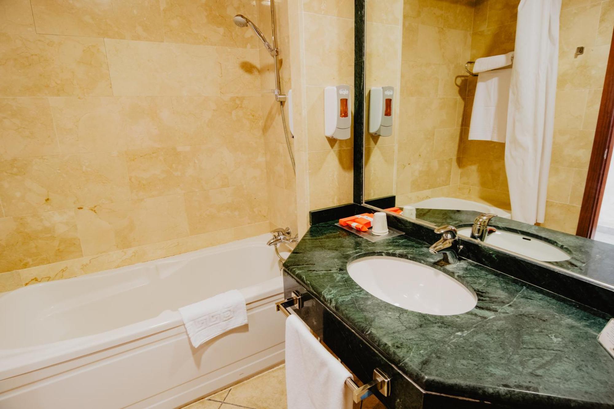 Hotel Hacienda Don Manuel Granja de Torrehermosa Dış mekan fotoğraf